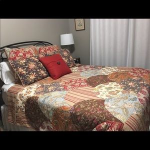 LIKE NEW Pottery Barn Quilt - Full/Queen